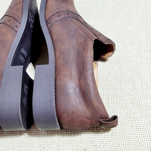 NWT Mootsie Tootsie Kira Distressed Chocolate Slip-on (9.5M) - Picture 7 of 12